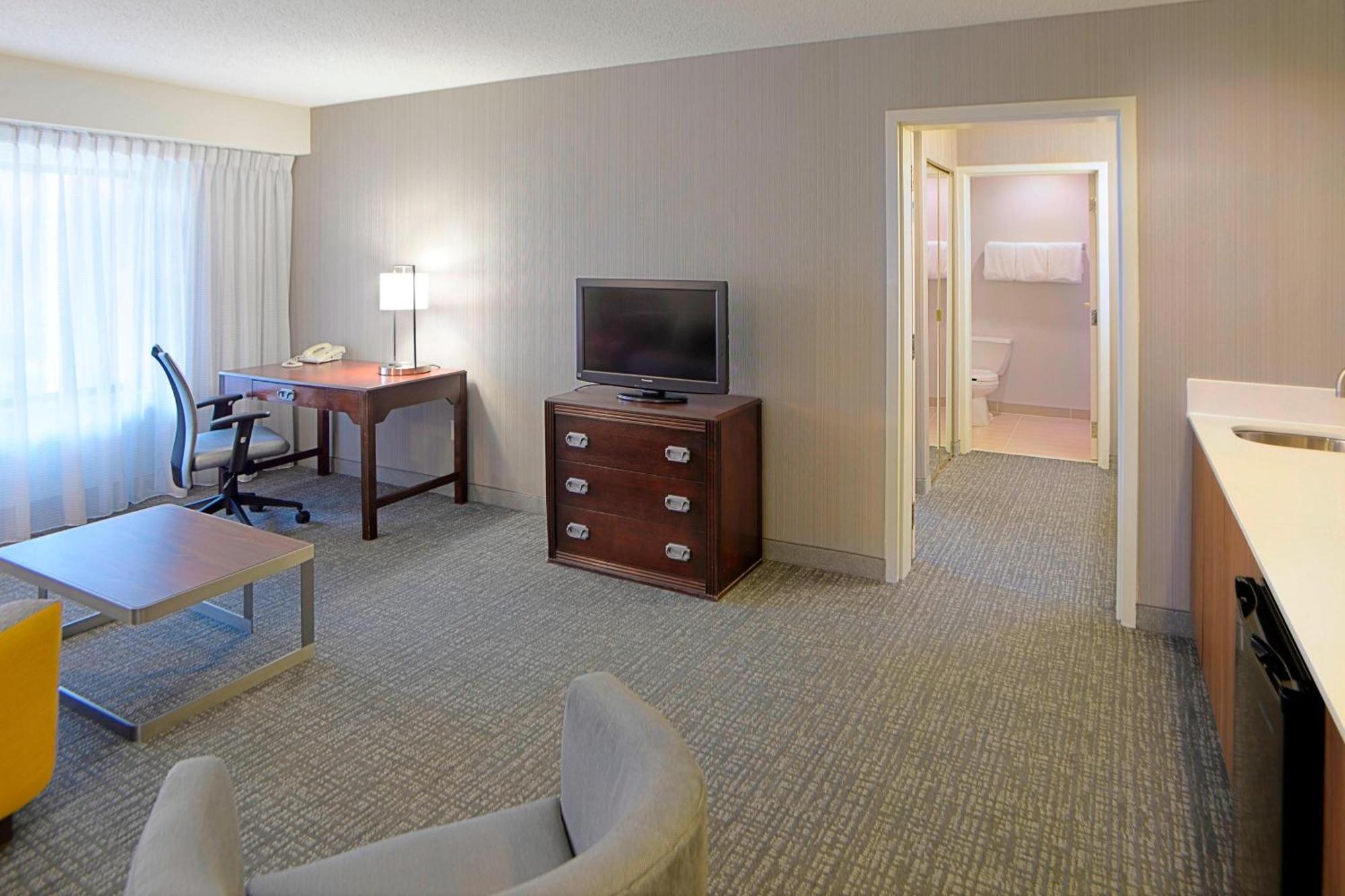 Courtyard By Marriott Kokomo Exterior photo