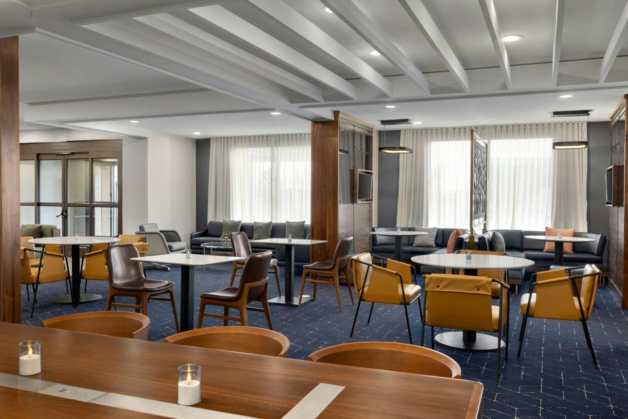 Courtyard By Marriott Kokomo Exterior photo